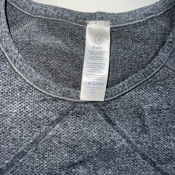 IVIVVA Swiftly Tech short sleeve t shirt - Picture 2 of 3